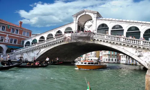 Concorso a Venezia con DNA Italia srl vinci l'Umbria